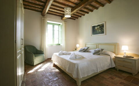 Villa Eline: Cama, Habitación, Mueble, Piso, Sábana, Lecho, Diseño De Interiores, Suelo, Casa, Marco De La Cama