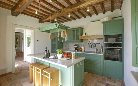 Villa Eline: Cocina, Diseño De Interiores, Mueble, Piso, Gabinetes, Madera, Mostrador, Techo, Suelo, Lámpara