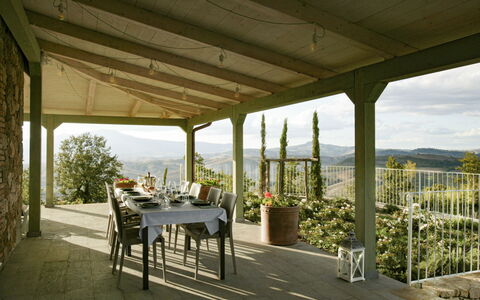 Villa Eline: Mueble, Silla, Diseño De Interiores, Mesa, Techo, Porche, Eco Hotel, Sombra, Estructura Al Aire Libre, Haz