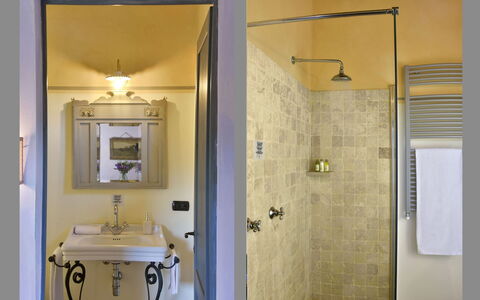 Villa Asia: Baño, Arreglo De Tubería, Pared, Diseño De Interiores, Piso, Grifo, Encendiendo, Plomería, Lámpara, Suelo