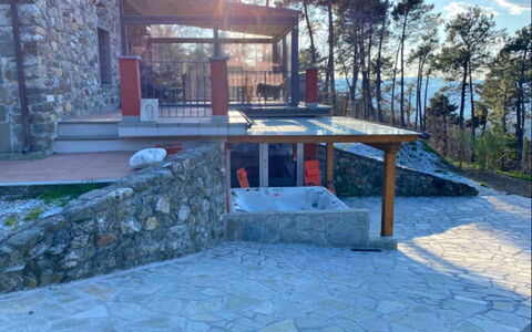 Villa Sarzana: Material Compuesto, Losa, Hormigón, Sombra, Pared De Piedra, Piscina, Guijarro, Escalera, Patio Interior, Loseta