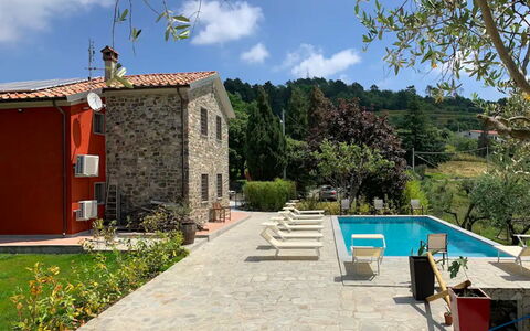 Villa Sarzana: Piscina, Casa, Barrio Residencial, Recurso, Casa, Mueble Para Exteriores, Cabaña, Inmuebles, Eco Hotel, Patio Interior
