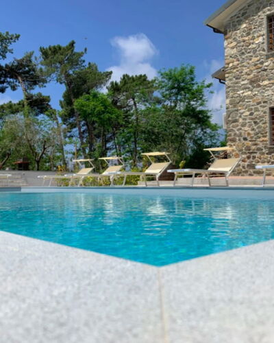 Villa Sarzana: Azul, Piscina, Recurso, Material Compuesto, Eco Hotel, Inmuebles, Fuente De Agua, Sombra, Villa, Loseta