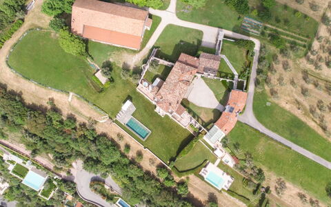 Tenuta le Selve: Barrio Residencial, Casa, Casa, Paisaje, Inmuebles, Techo, El Terreno Del Lote, Llanura, Jardín, Paisajismo