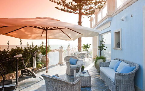 Villa Teresa: Azul, Mueble, Mesa, Silla, Mueble Para Exteriores, Maceta, Recurso, Balcón, Planta De Casa, Mesa Al Aire Libre