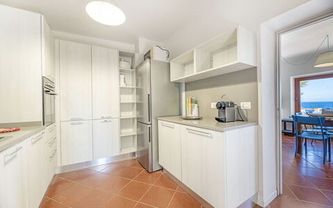 Villa Marciana: Cocina, Diseño De Interiores, Aparato De Cocina, Piso, Electrodoméstico, Techo, Suelo, Mostrador, Gabinetes, Habitación