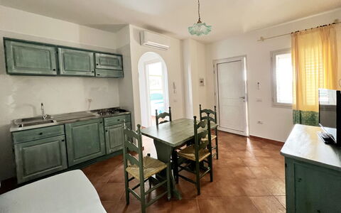Apartments In Golfo Orosei: Mueble, Diseño De Interiores, Piso, Suelo, Mostrador, Techo, Cocina, Habitación, Mesa, Encendiendo