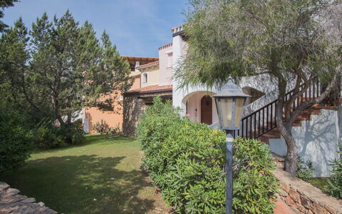Porto Cervo Apartments Wifi And Ac: Arbusto, Jardín, Inmuebles, Hacienda, Paisajismo, Yarda, Sombra, Patio Interior, Villa, Patio