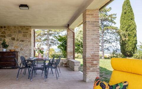 Poggio Padule: Mueble, Silla, Mueble Para Exteriores, Sombra, Sofá, Manchas De Madera, Porche, Sala, Paisajismo