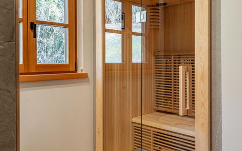 Baita Piciola: Piso, Madera, Suelo, Diseño De Interiores, Techo, Habitación, Manchas De Madera, Suelos De Madera, Madera Dura, Plomería