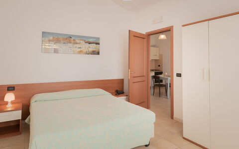 Le Fontane Apartments In Villasimius: Diseño De Interiores, Mueble, Suelo, Piso, Techo, Habitación, Habitación, Cama, Departamento, Silla