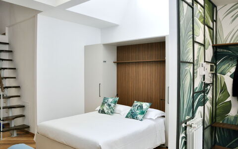 Suite Trastevere: Mueble, Diseño De Interiores, Habitación, Suelo, Piso, Madera, Cama, Linos, Textil, Lecho