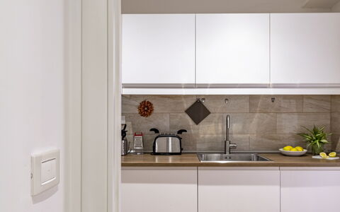 Suite Trastevere: Cocina, Aparato De Cocina, Mostrador, Diseño De Interiores, Electrodoméstico, Gabinetes, Pared, Piso, Madera, Mueble