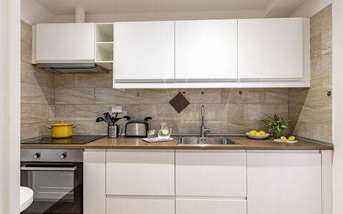 Suite Trastevere: Cocina, Mostrador, Aparato De Cocina, Gabinetes, Mueble, Diseño De Interiores, Electrodoméstico, Piso, Madera, Electrodoméstico