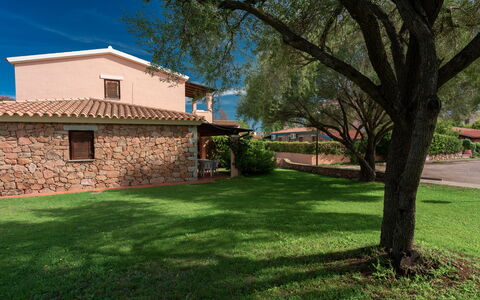 San Teodoro Apartments: Paisaje, Barrio Residencial, Jardín, Casa, Inmuebles, Casa De Campo, Césped, Hacienda, Sombra