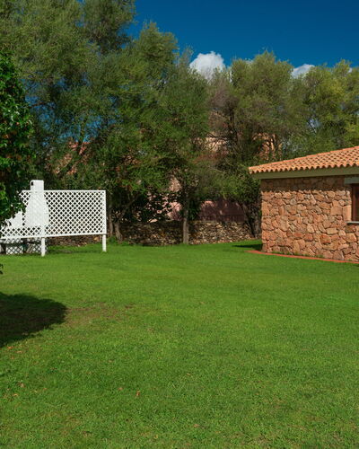 San Teodoro Apartments: Jardín, Sombra, Césped, Patio Interior, Piscina, Paisajismo, Yarda, Hacienda, Casa De Campo