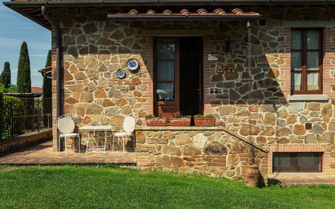 La Pergola: Puerta, Ladrillo, Cabaña, Enladrillado, Casa De Campo, Pared De Piedra, Jardín, Maceta, Yarda, Planta De Casa