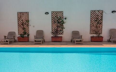 Cristal Blu Apartments In Santa Teresa Gallura: Piscina, Mueble, Recurso, Mueble Para Exteriores, Material Compuesto, Eco Hotel, Silla, Maceta, Hotel, Ocio