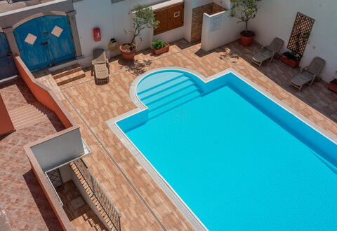 Cristal Blu Apartments In Santa Teresa Gallura: Piscina, Material Compuesto, Recurso, Thermae, Loseta, Fuente De Agua, Hacienda, Diseño, Hotel, Patio