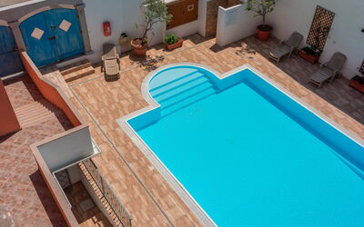 Cristal Blu Apartments In Santa Teresa Gallura: Piscina, Material Compuesto, Recurso, Thermae, Loseta, Fuente De Agua, Hacienda, Diseño, Hotel, Patio