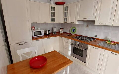 Casa Annalù With Garden, Wifi, Bogliasco: Mueble, Piso, Cocina, Madera, Gabinetes, Diseño De Interiores, Mostrador, Suelo, Electrodoméstico, Aparato De Cocina