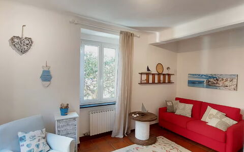 Casa Annalù With Garden, Wifi, Bogliasco: Mueble, Diseño De Interiores, Piso, Pared, Suelo, Sofá, Habitación, Madera, Sala, Encendiendo