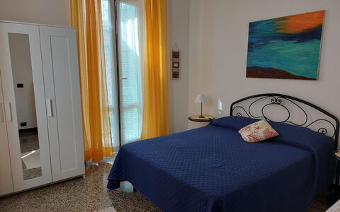 Casa Annalù With Garden, Wifi, Bogliasco: Mueble, Habitación, Cama, Diseño De Interiores, Suelo, Sábana, Piso, Lecho, Habitación, Linos