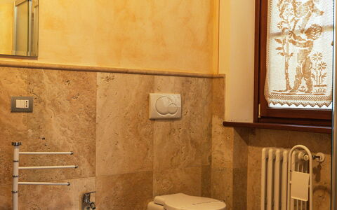Il Roseto: Piso, Arreglo De Tubería, Pared, Asiento Del Baño, Lavabo Del Baño, Baño, Suelo, Lavabo, Grifo, Diseño De Interiores