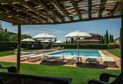 Il Roseto: Piscina, Recurso, Mueble Para Exteriores, Jardín, Hacienda, Inmuebles, Césped, Sunlounger, Villa, Yarda