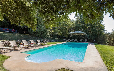 Villa Linchiano: Piscina, Azul, Recurso, Sombra, Mueble Para Exteriores, Thermae, Jardín, Eco Hotel, Ocio, Fuente De Agua