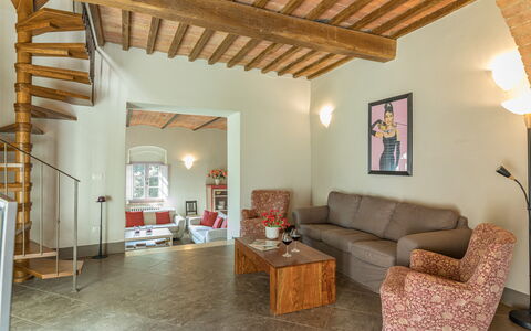 Villa Linchiano: Pared, Diseño De Interiores, Mueble, Piso, Madera, Techo, Suelo, Sofá, Habitación, Sala
