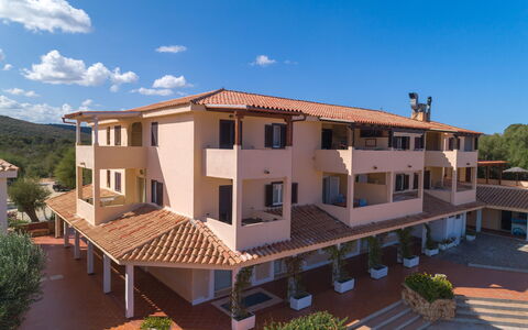 Golfo Aranci Apartments With Ac: Barrio Residencial, Inmuebles, Recurso, Villa, Eco Hotel, Hacienda, Hotel, Balcón, Mansión, Mueble Para Exteriores