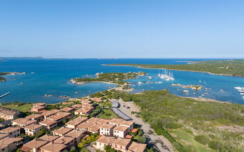 Golfo Aranci Apartments With Ac: Vista Panorámica, Costeras Y Los Accidentes Geográficos Oceánico, Costa, Fotografía Aérea, Mar, Oceano, Bahía, Centro De Deportes Acuáticos, Apuntalar