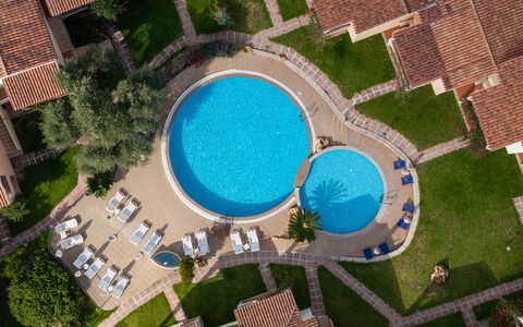 Apartment Sardinia Seaside Ac And Wifi: Piscina, Recurso, Thermae, Ocio, Eco Hotel, Hacienda, Sunlounger, Hotel, Mueble Para Exteriores, Ciudad De Vacaciones