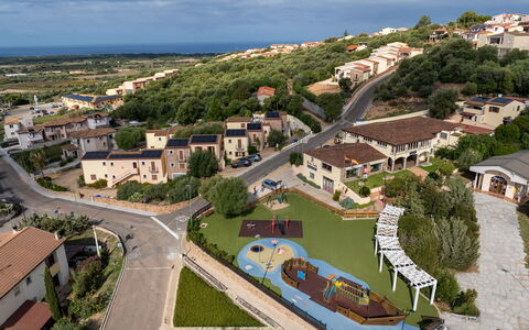 Apartment Sardinia Seaside Ac And Wifi: Barrio Residencial, Vista Panorámica, Paisaje, Casa, Fotografía Aérea, By, Barrio, Ciudad, Suburbio, Casa