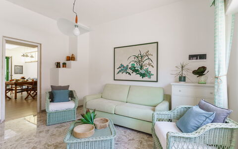 La Maison De Rosetta: Mueble, Diseño De Interiores, Piso, Suelo, Sofá, Madera, Habitación, Sala, Techo, Mesa