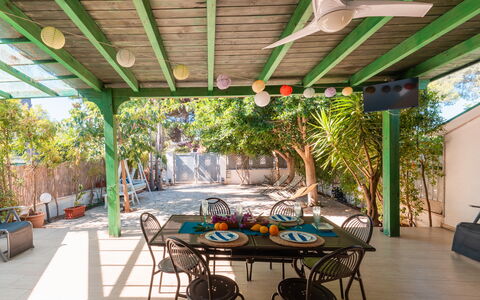La Maison De Rosetta: Mueble, Sombra, Eco Hotel, Mueble Para Exteriores, Recurso, Silla, Estructura Al Aire Libre, Patio, Jardín, Techo