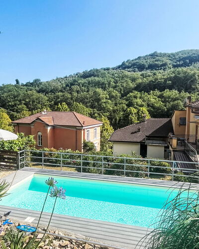 Molini di Prelà 42: Piscina, Azul, Recurso, Material Compuesto, Eco Hotel, Thermae, Fuente De Agua, Sombra, Hotel, Mueble Para Exteriores