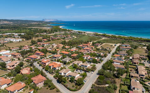 Budoni Homes Seaside, Ac And Bike: Cuerpo De Agua, Costa, Vista Panorámica, Fotografía Aérea, Costeras Y Los Accidentes Geográficos Oceánico, Mar, Playa, Barrio Residencial, Apuntalar, Oceano