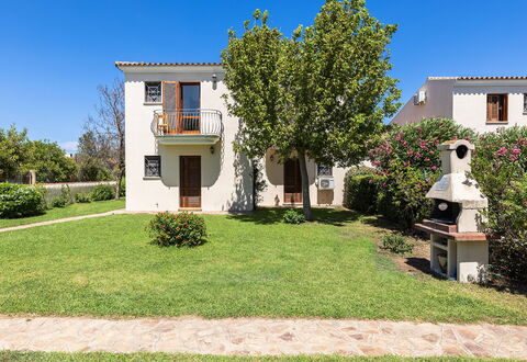 Budoni Homes Seaside, Ac And Bike: Barrio Residencial, Casa, Casa, Asentamientos Humanos, Césped, Jardín, Inmuebles, Sombra, Yarda, Paisajismo