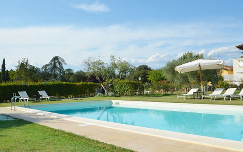 Villa Yvonne: Piscina, Recurso, Mueble Para Exteriores, Jardín, Césped, Sombra, Hacienda, Paisajismo, Inmuebles, Eco Hotel