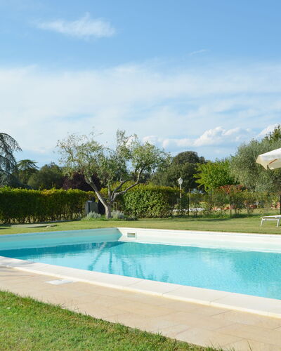 Villa Yvonne: Piscina, Recurso, Mueble Para Exteriores, Jardín, Césped, Sombra, Hacienda, Paisajismo, Inmuebles, Eco Hotel