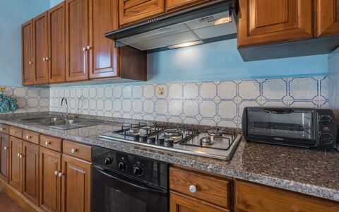 Ely Apartment In Villa, Wifi, Terricciola, Pisa: Cocina, Electrodoméstico, Mostrador, Aparato De Cocina, Estufa De Cocina, Estufa De Gas, Estufa, Piso, Gabinetes, Estufa