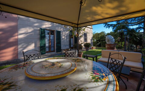 Ely Apartment In Villa, Wifi, Terricciola, Pisa: Puerta, Maceta, Jardín, Sombra, Silla, Inmuebles, Planta De Casa, Yarda, Paisajismo, Diseño