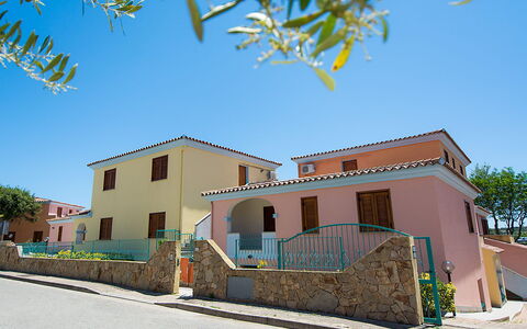 Violet Residence In Orosei: Pared, Edificio, Ventana, Barrio Residencial, Fachada, Casa, Arquitectura, Barrio, By, Casa
