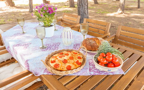 Villa Pallino: Mueble, Mesa, Vajilla, Manteles, Comida, Mueble Para Exteriores, Mesa Al Aire Libre, Linos, Postre, Desayuno