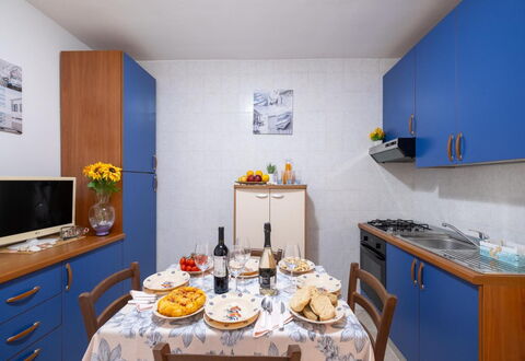 On The Sea San Foca,wifi, Ac: Departamento, Habitación, Silla, Planta De Casa, Hotel, Gabinetes, Cortina