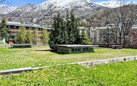 Madeski Apartment: Colina, Cordillera, Hill Station, Departamento, Alpes, Valle, Cresta, Cumbre, Pueblo De Montaña, Macizo