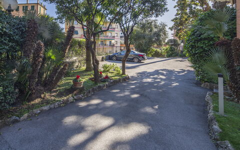 Green Home Seaside, Parking, Wifi, Ac, Genova Nerv: Árbol, Superficie De La Carretera, Barrio Residencial, Barrio, Asfalto, Departamento, Entrada De Coches, Suburbio, Acera