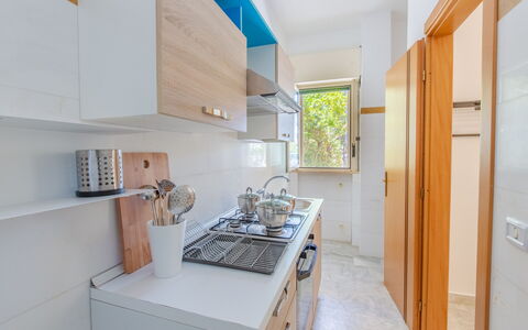Villa Asami: Cocina, Electrodoméstico, Mostrador, Madera, Piso, Aparato De Cocina, Diseño De Interiores, Suelo, Gabinetes, Fregadero